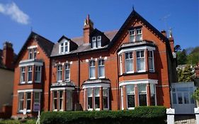 No22, Llandudno - Stylish & Cosy Period Apartment, With Hot Tub & Private Parking